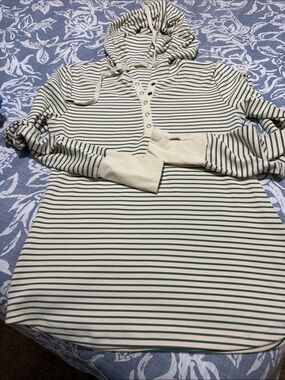 Doe and Rae Striped Hooded Henley Top in Cream and Green - women’s sz small